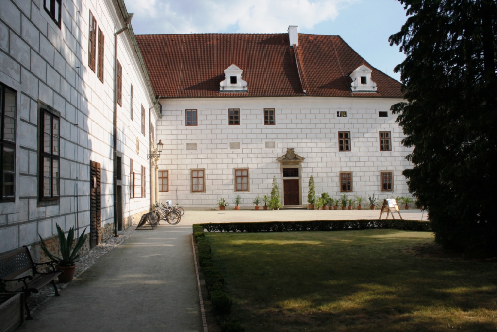 ZÁMEK TŘEBOŇ (NKP)