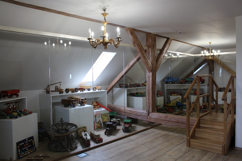 HRAD P��SEKA - MUZEUM AUT��EK