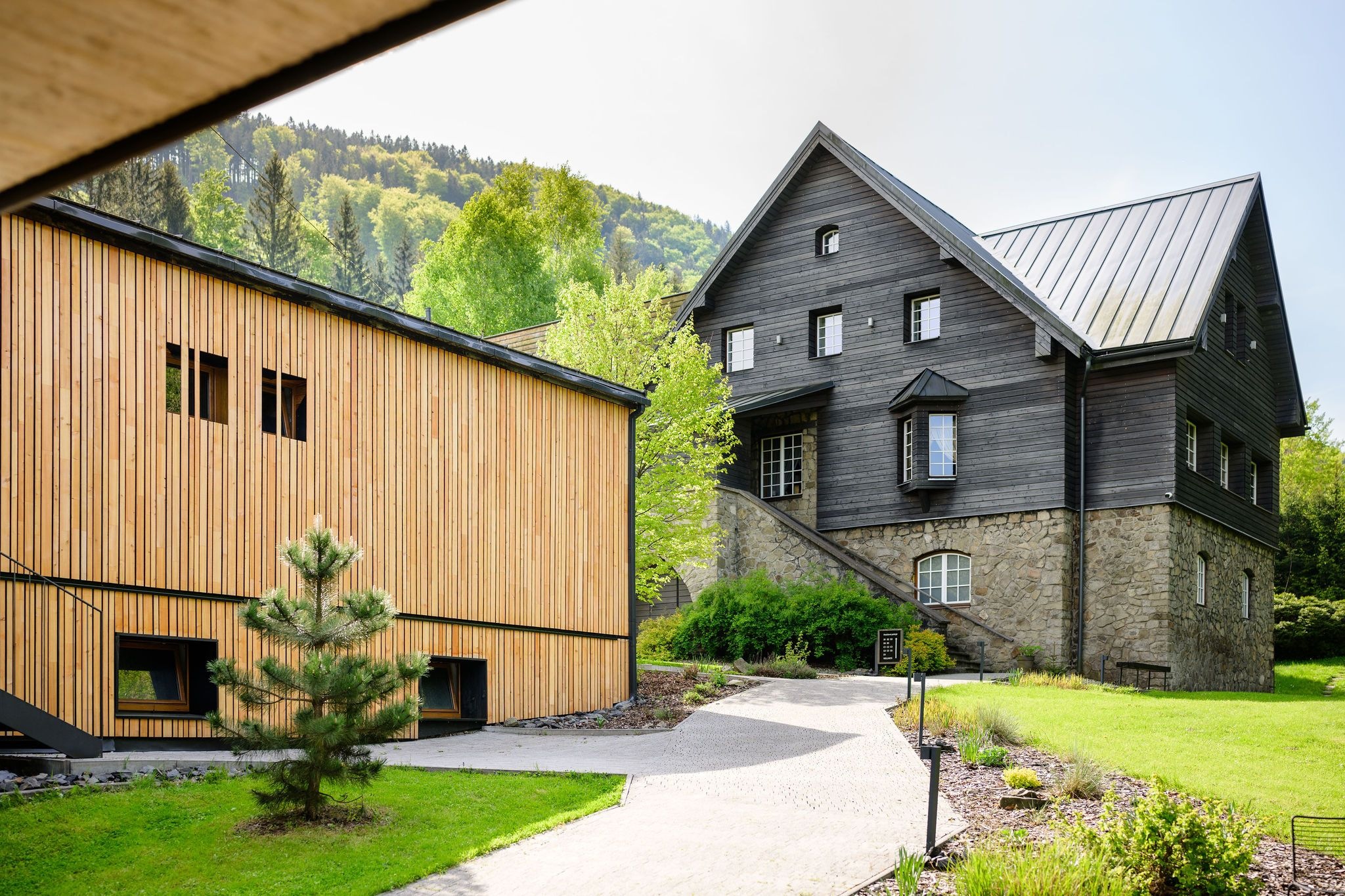 HOTEL & GARDEN **** U HOLUB� - �ELADN�