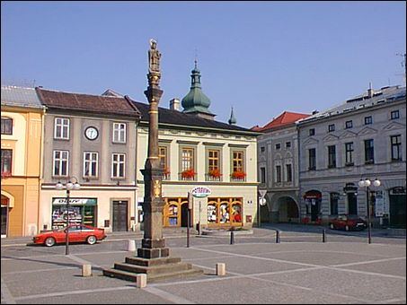 SLOUP PANNY MARIE VE FRENŠTÁTĚ POD RADHOŠTĚM