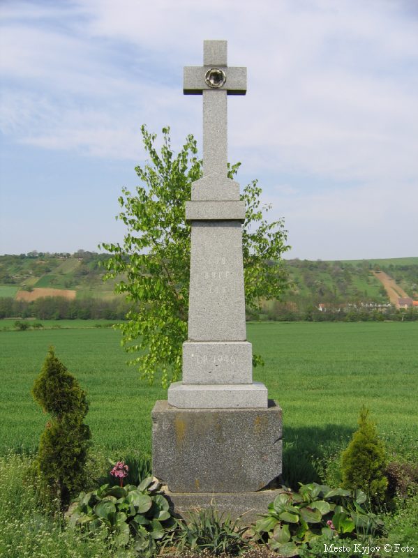 Kříž Hučínův, Bohuslavice