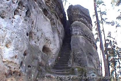 SKALN� �TVAR STOH�NEK U HAMRU NA JEZE�E
