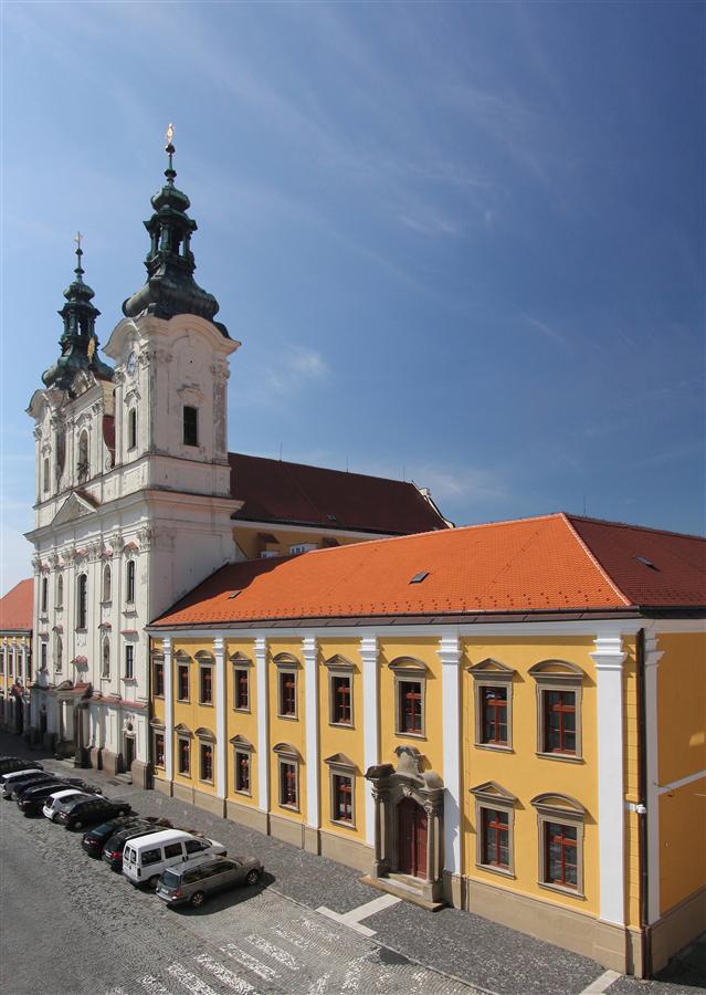 Kostel sv. Františka Xaverského, komplex jezuitských budov