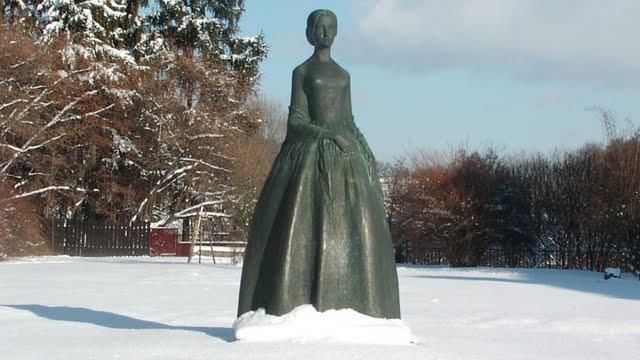 Jiinkov park se sochou Barunky Panklov