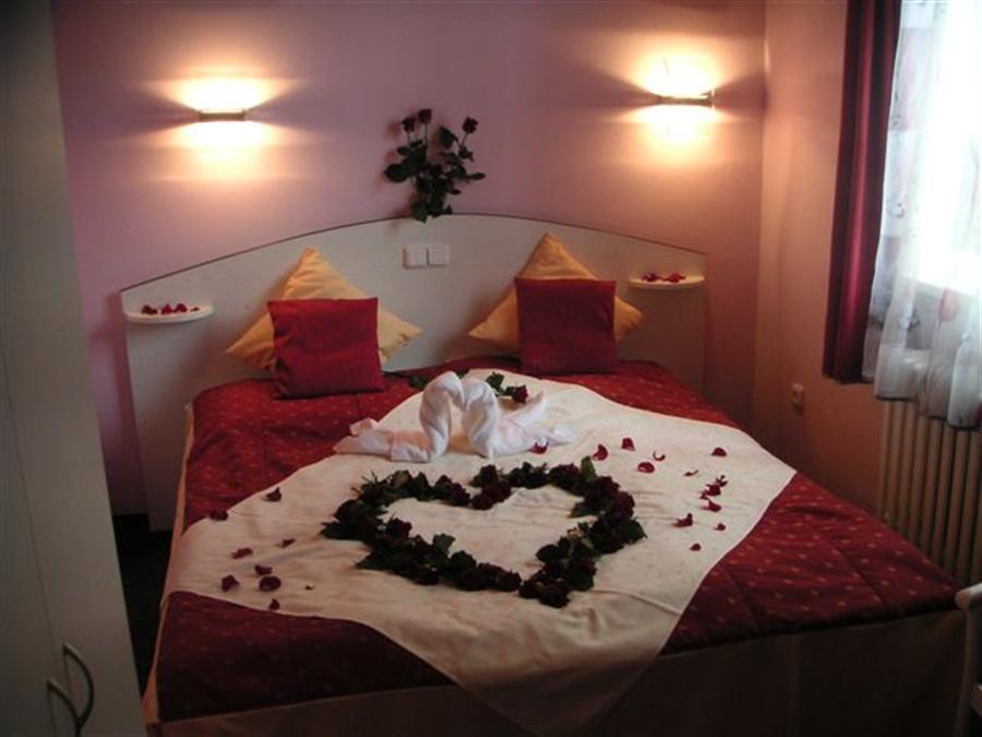 RESTAURANT-PENSION L-CLUB++++ - HLUBOKÁ NAD VLTAVOU